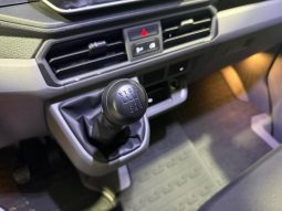 
										Crafter Furgón 2.0TDI SCR 30 BM L3H2 103kW – 3779NHW full									